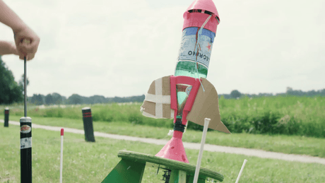 Učenje STEM-a pomoću 3d printanih flaša-raketa
